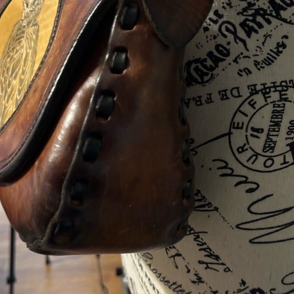 One of a kind hand tooled leather bag with eagle and brass hardware - Picture 5 of 7